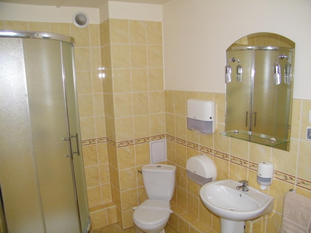 Pokoje Goscinne O-Es-Ha Varsovie Extérieur photo