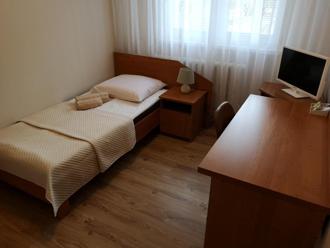 Pokoje Goscinne O-Es-Ha Varsovie Extérieur photo